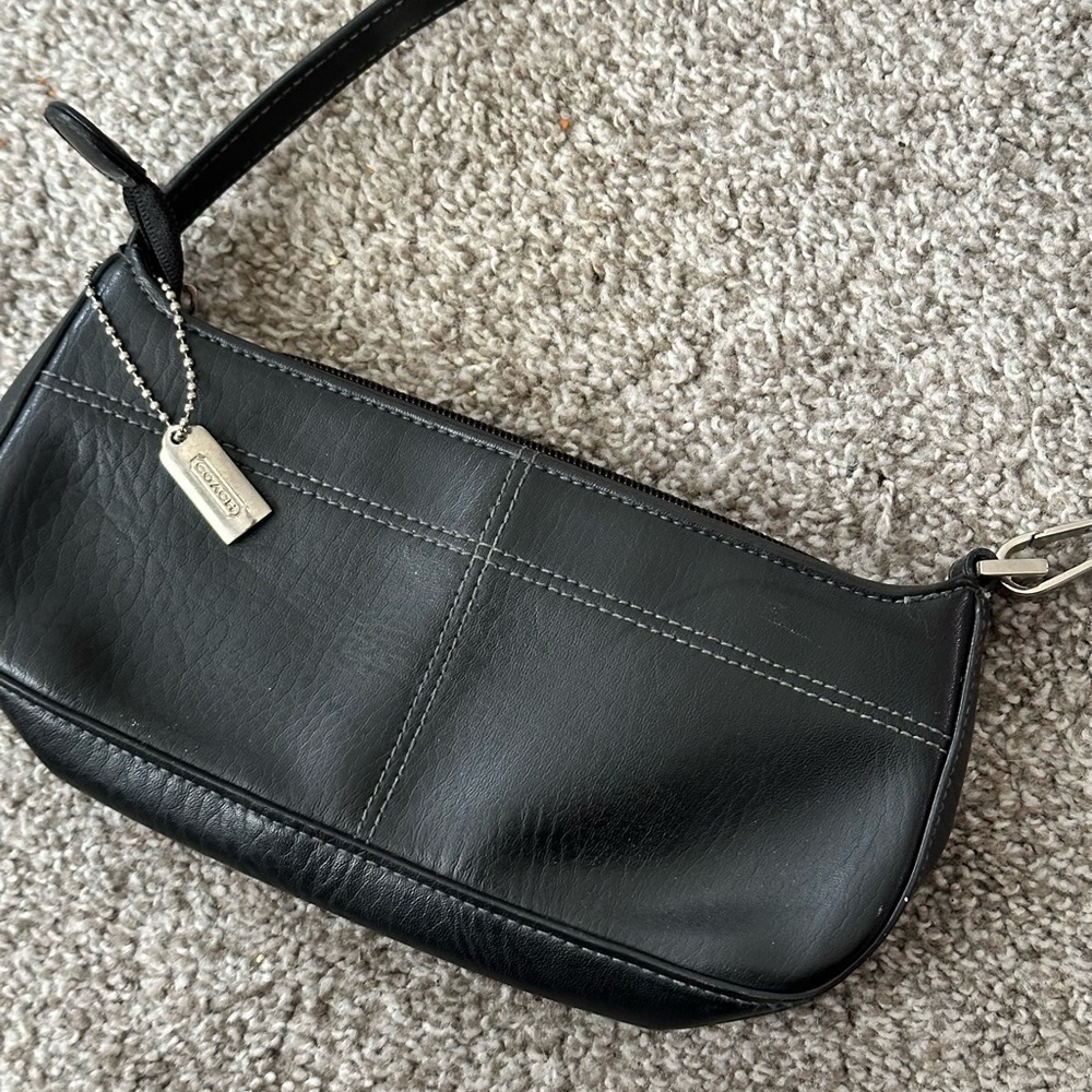 Authentic Classic Leather COACH Shoulder bag